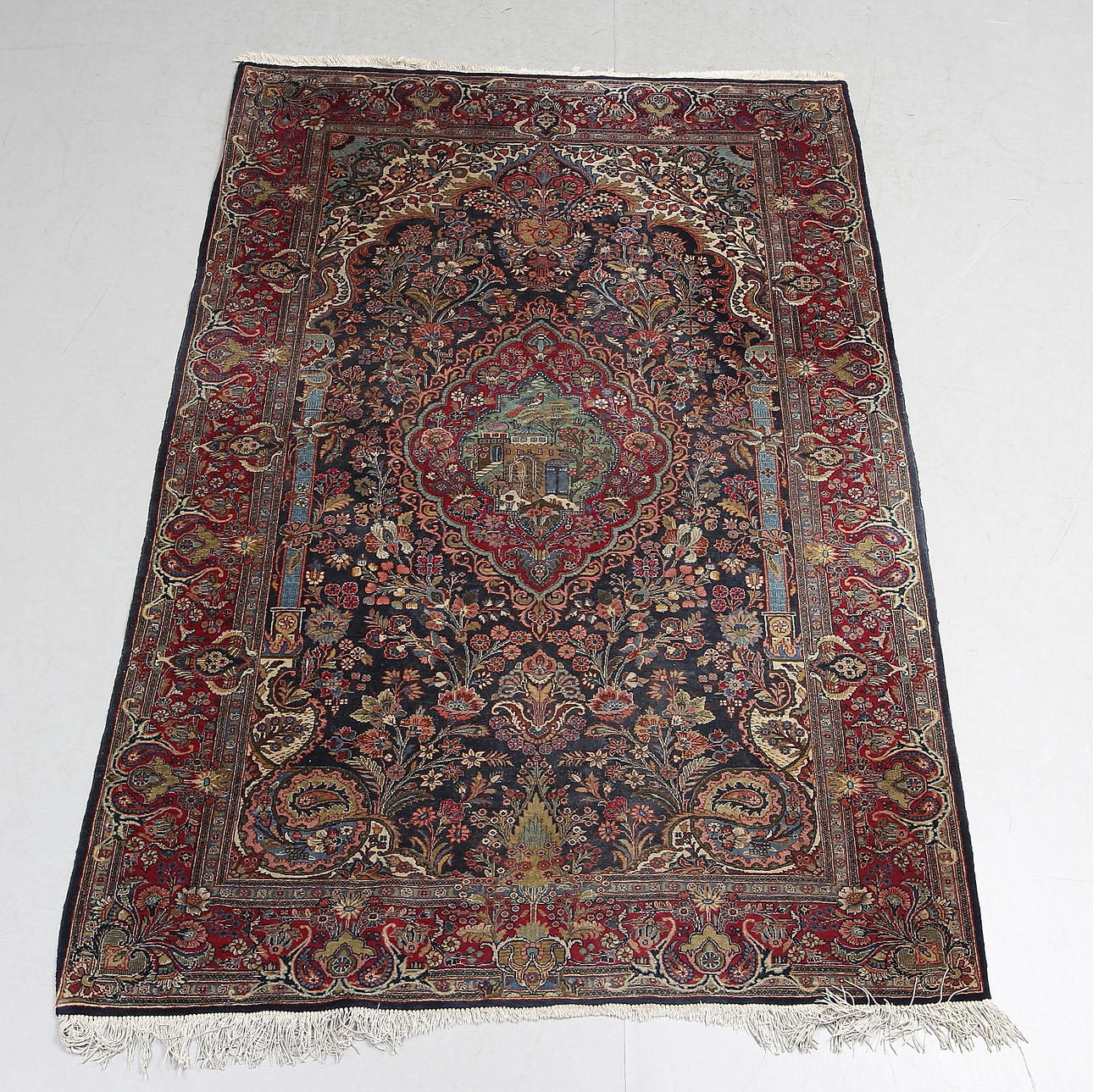 MATTA, Orientalisk, semiantik, figural, 205 x 130 cm.