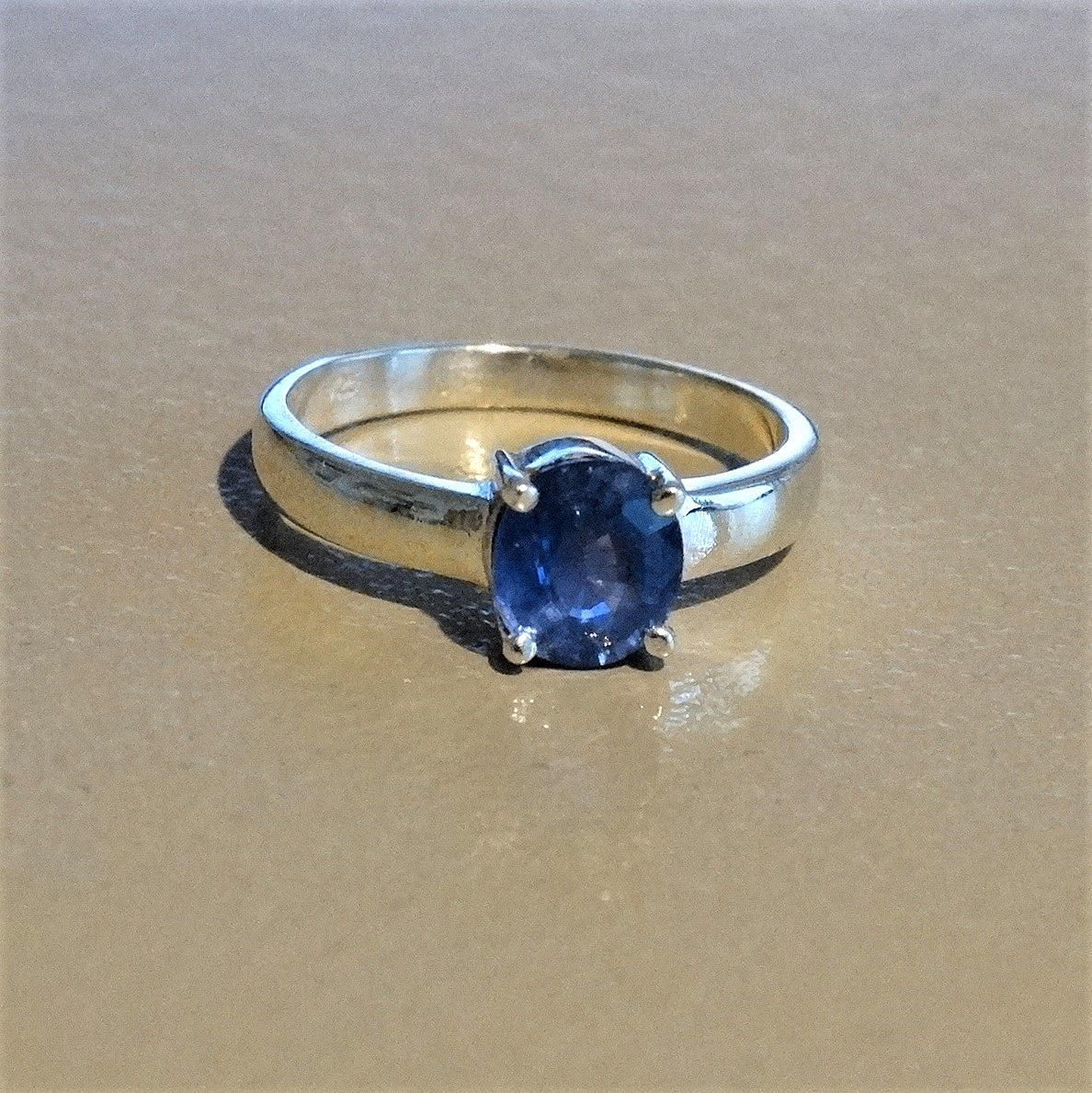 CEYLON SAFIR, ring, mellanblå, 925 silver.