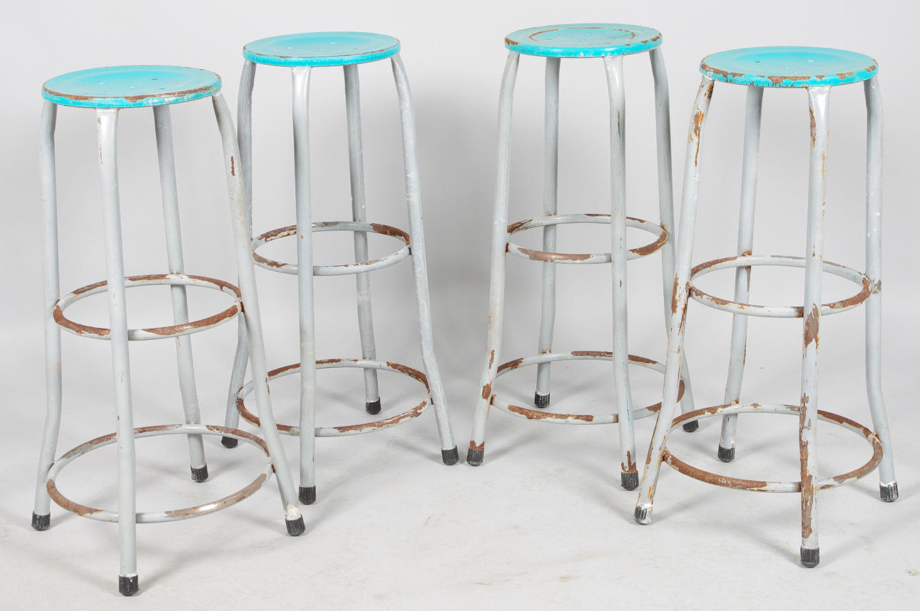 BARPALLAR, 4 stycken, målad metall med plåtsits, industridesign.