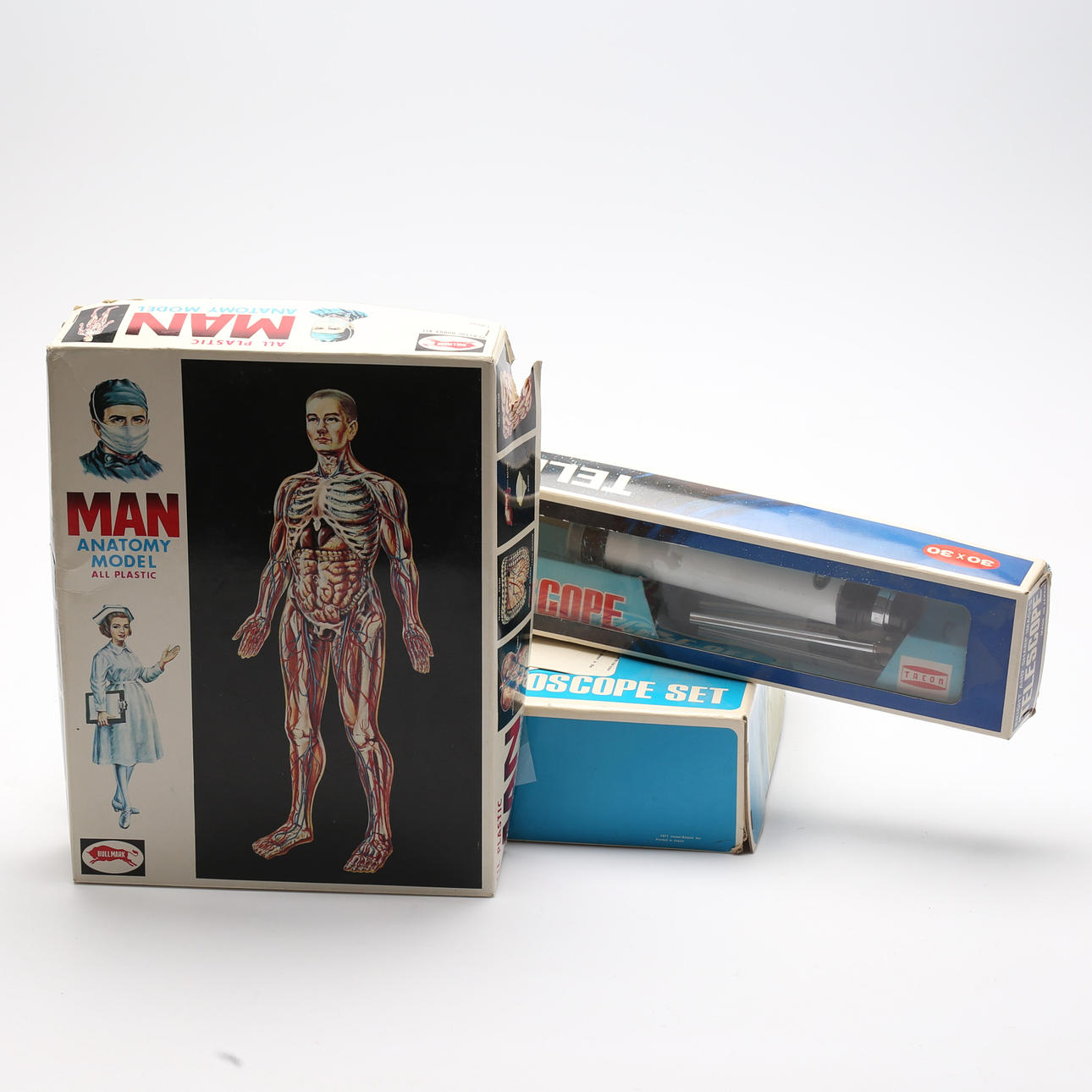 TOYS, 3 parts, including Bullmark. Toys - Auctionet