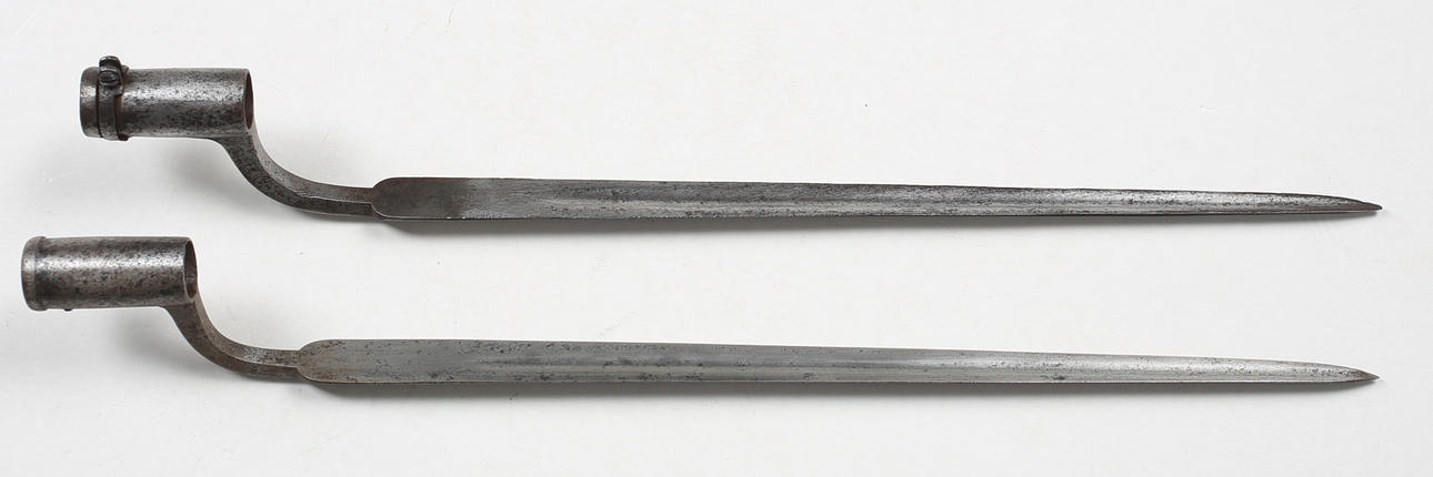 BAJONETTER, 2 st. Modell 1815.