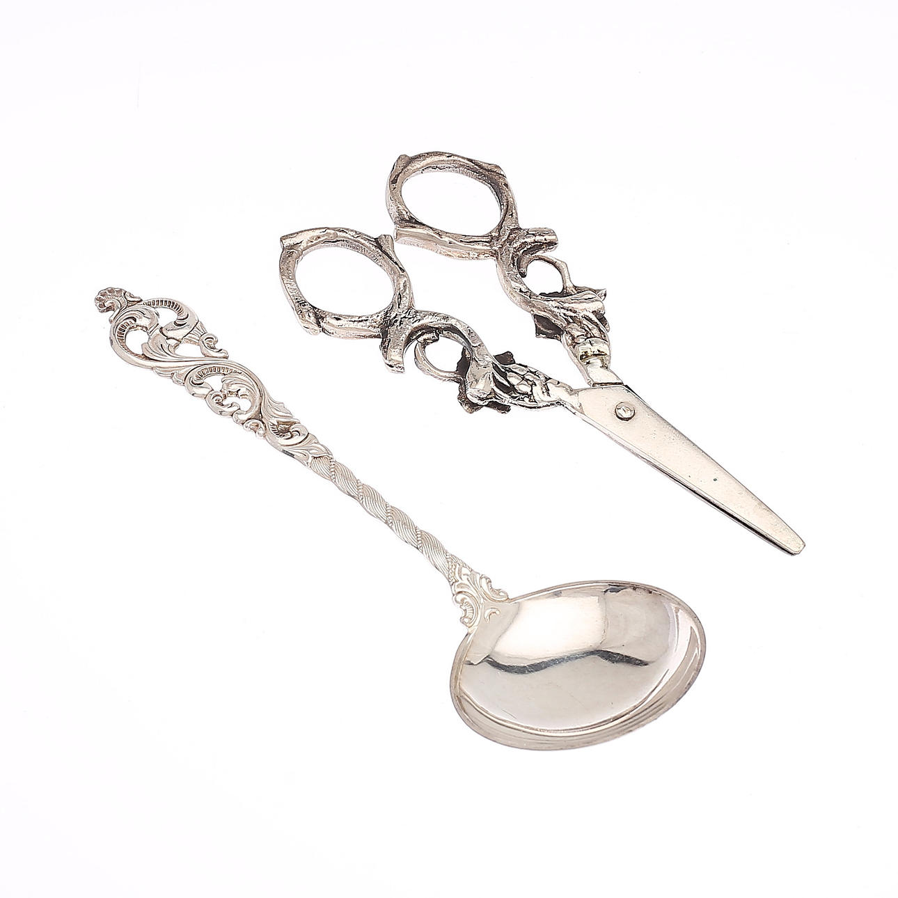 LÖFFEL, SCHERE, 2 Teile, Silber, Gewicht 60 Gramm.