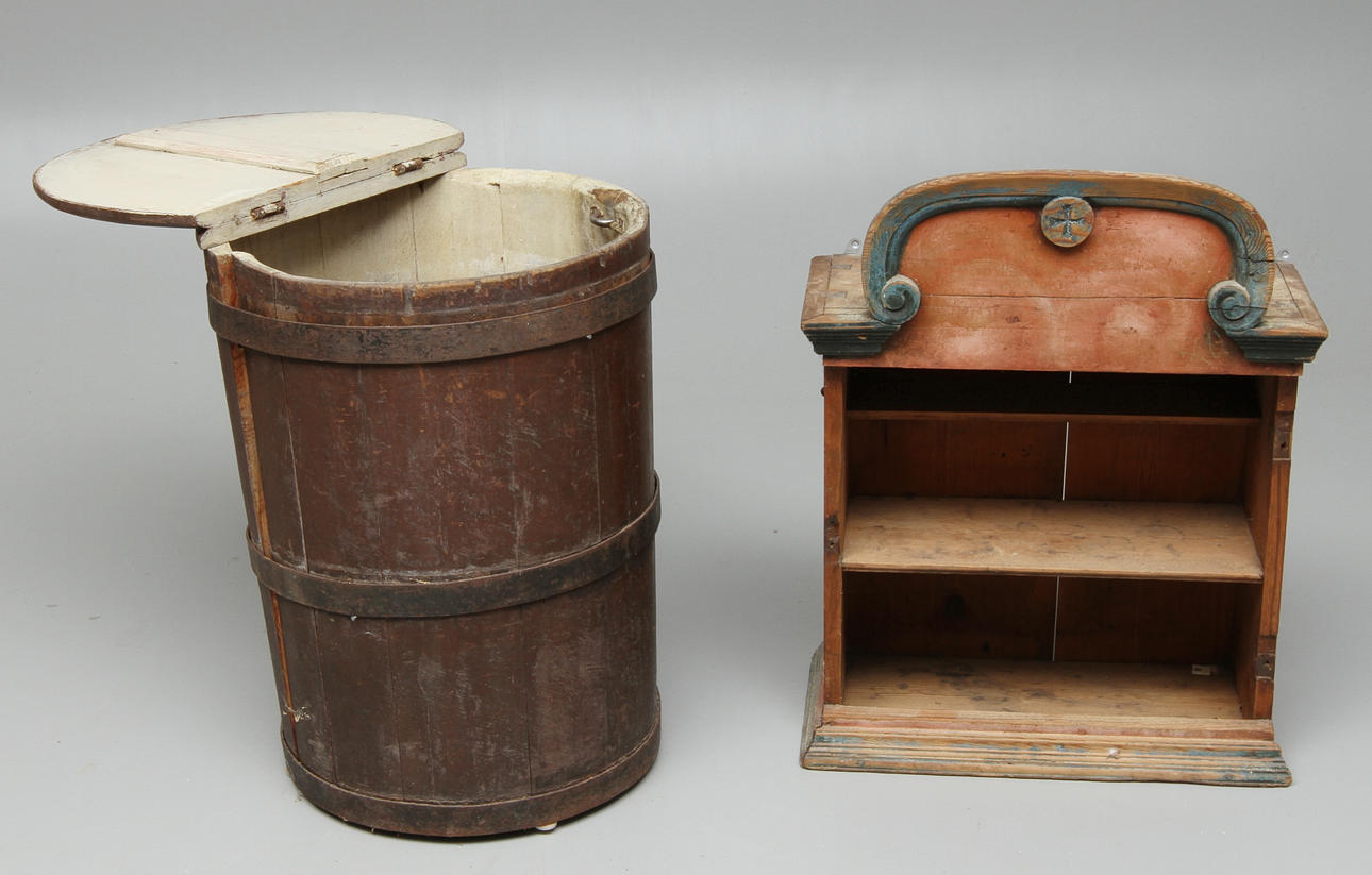 HÄNGSKÅP, samt TUNNA, allmoge, 17/1800-tal.