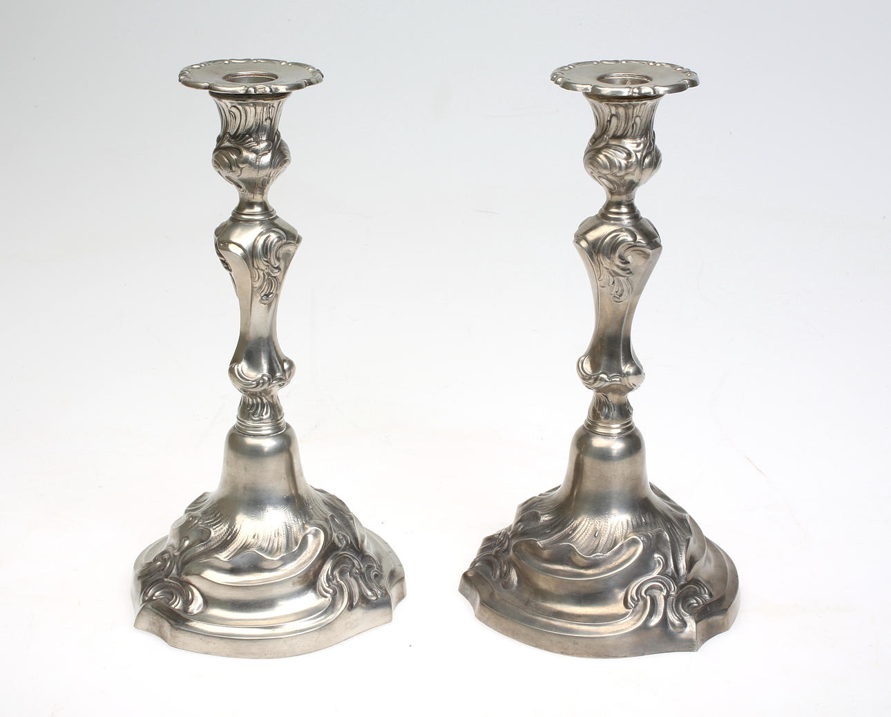 LJUSSTAKAR ,Tenn, 1 par, rokokostil 1900-tal.