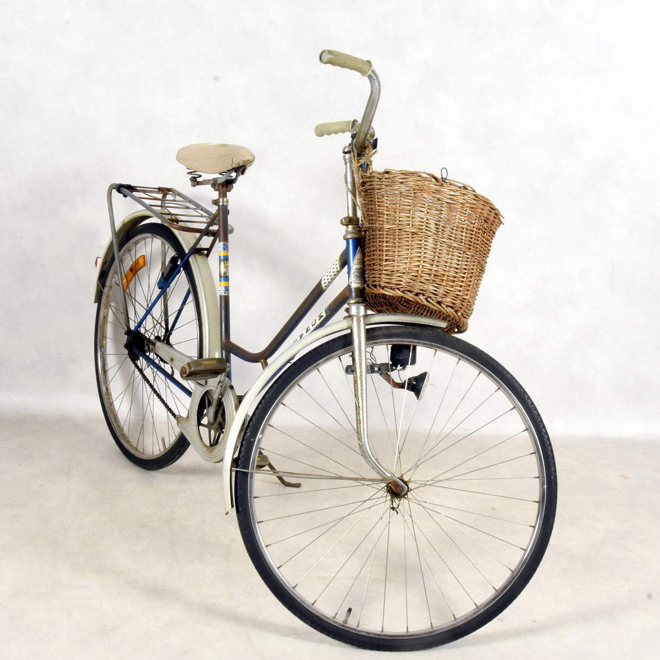 DAMCYKEL, Monark.