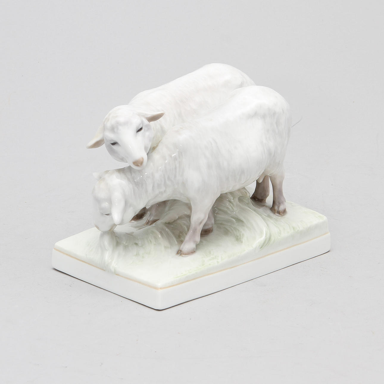 CHRISTIAN THOMSEN. Figurgrupp, porslin. Royal Copenhagen. Signerad.