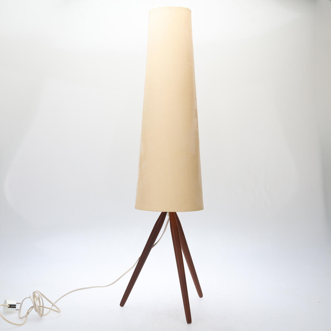 GULVLAMPE med 3 ben, teak, 60'er.