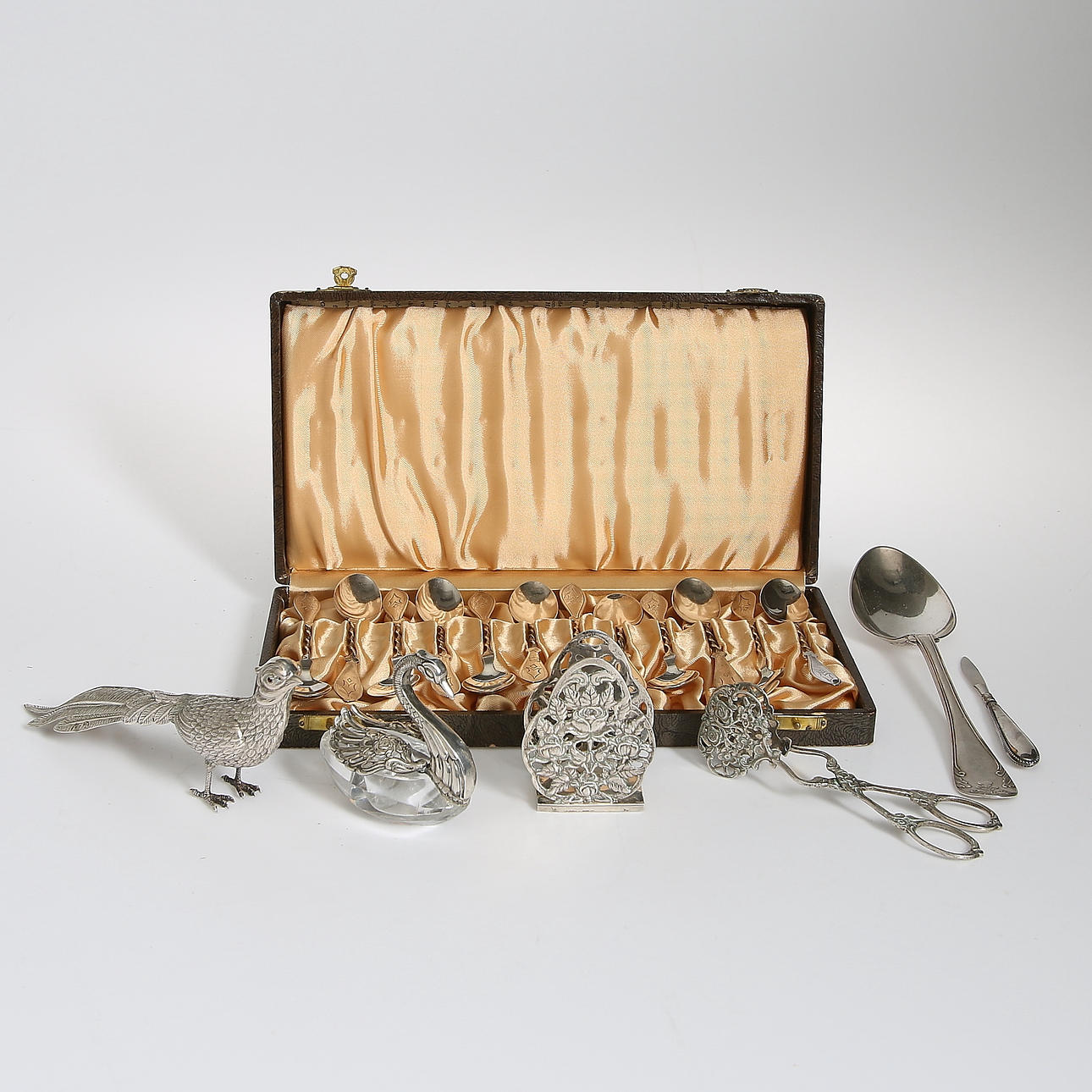 Ein Menge , 18 Teile. Gewicht 267 Gramm.