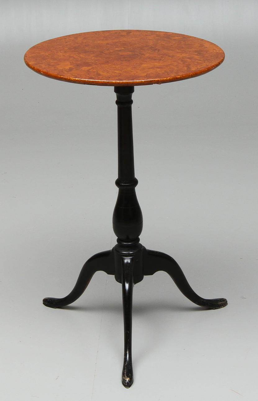 FÄLLBORD med rotfanerad skiva, 1700/1800-tal.