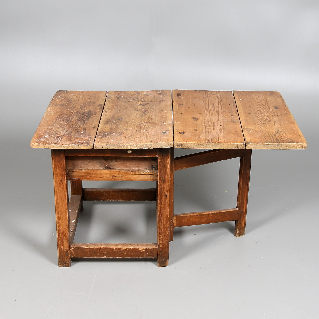 SLAGBORD för barn, allmoge, märkt 1825.