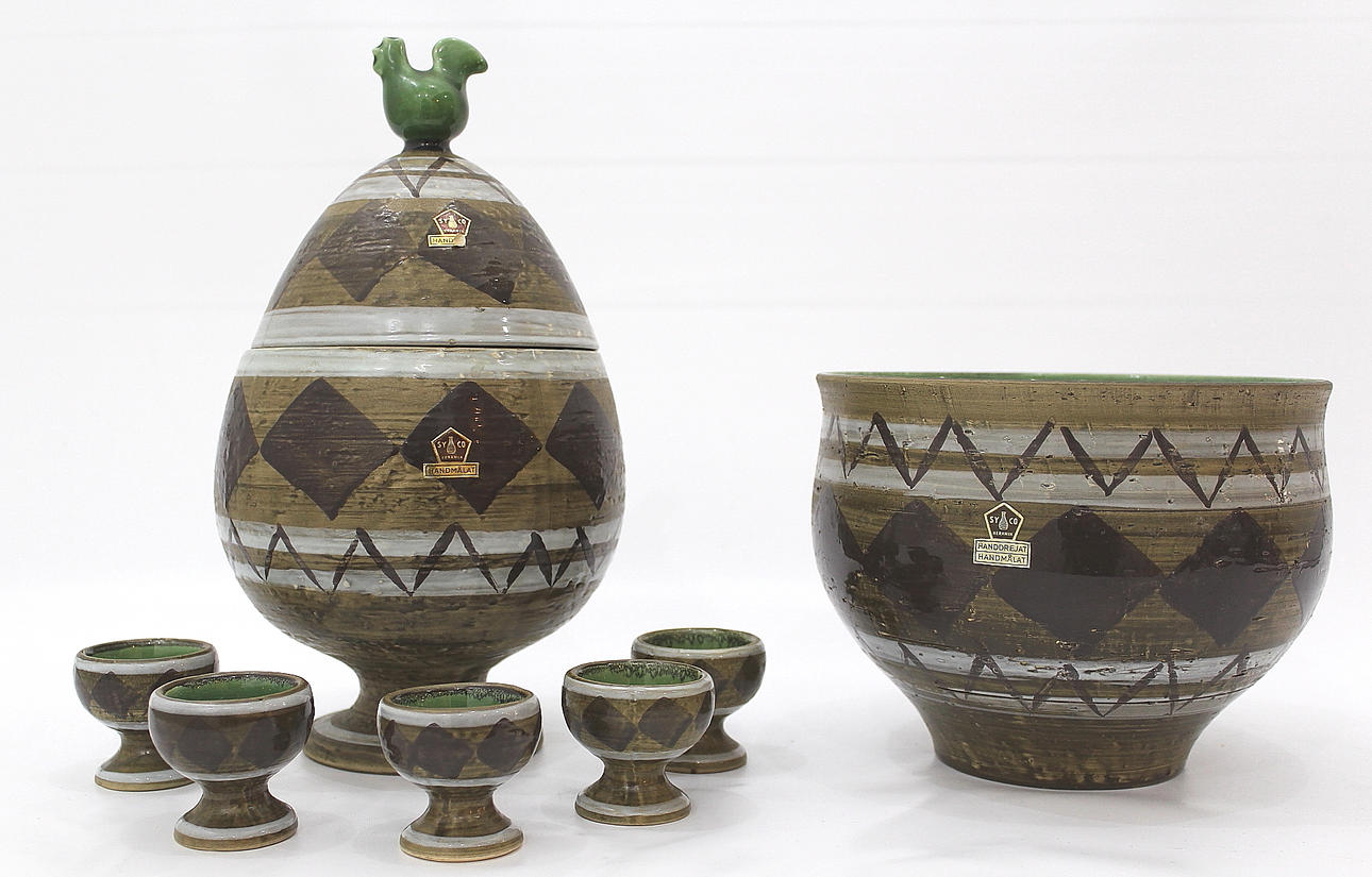 KERAMIK 7 delar ägghöna med 5 äggkoppar en skål Syco.