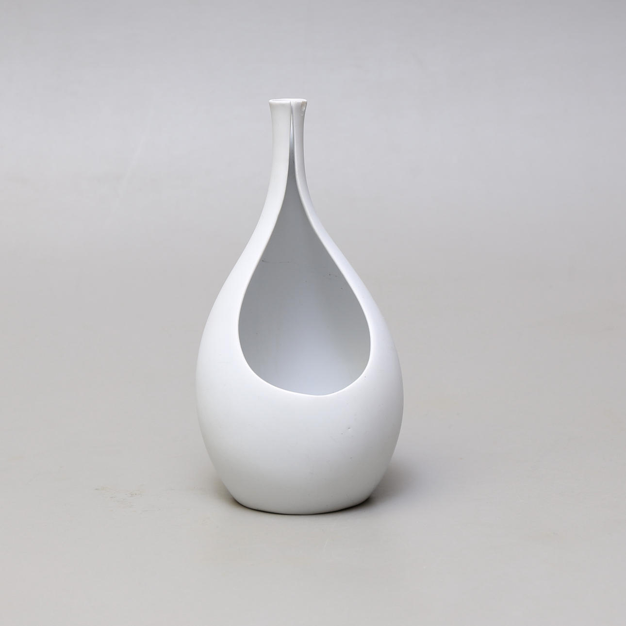 STIG LINDBERG. VAS, "Pungo", Gustavsberg.