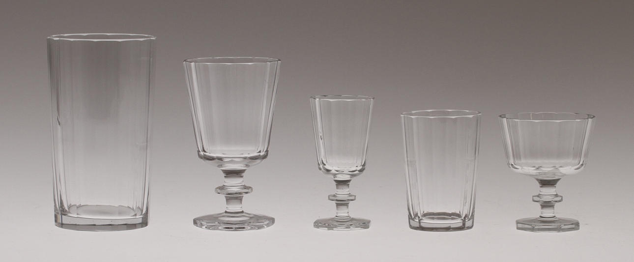 GLASSERVISDELAR, 29 delar, "Karlberg", Elis Bergh, Kosta.
