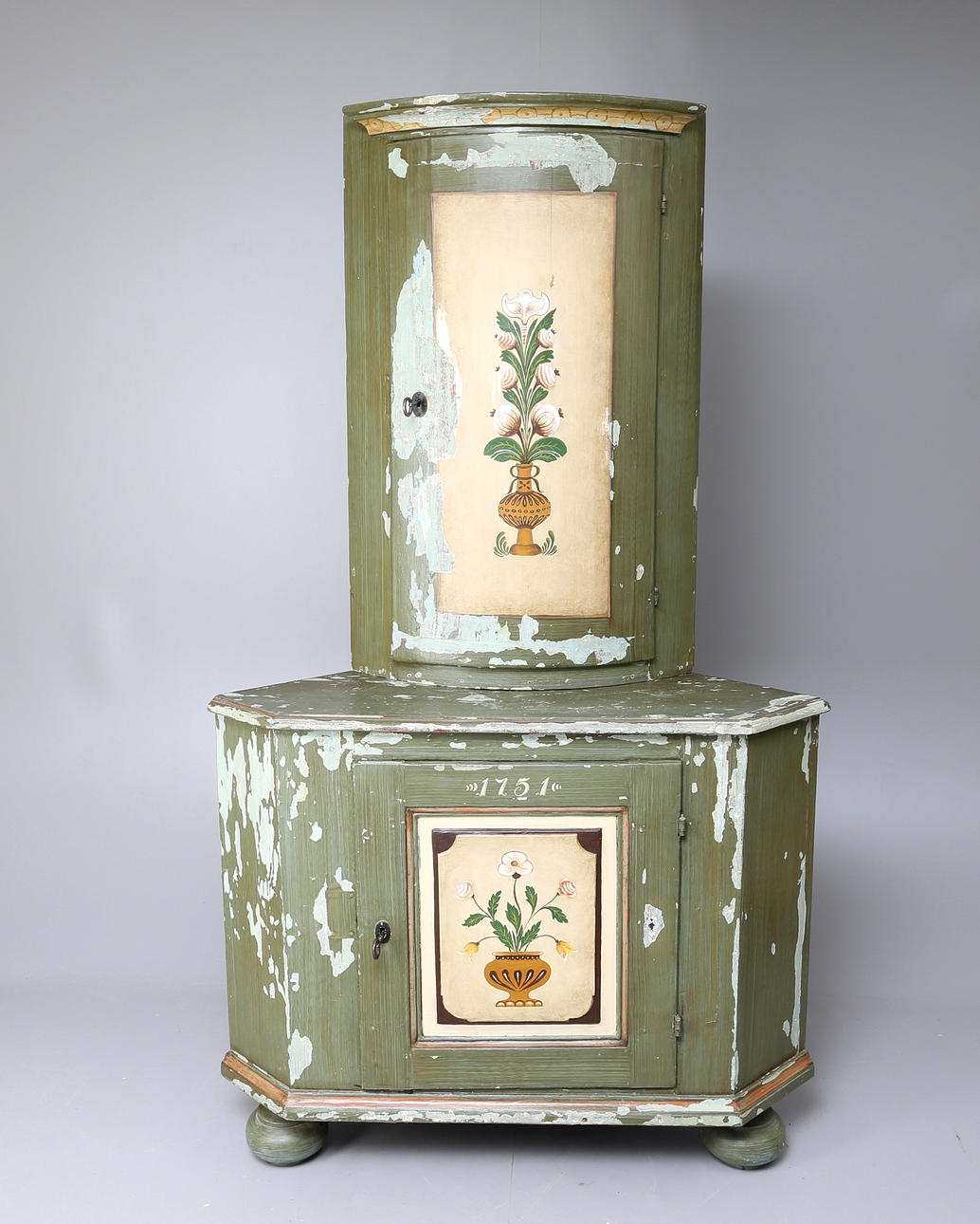 HÖRNSKÅP, 1700-tal, provinsarbete.