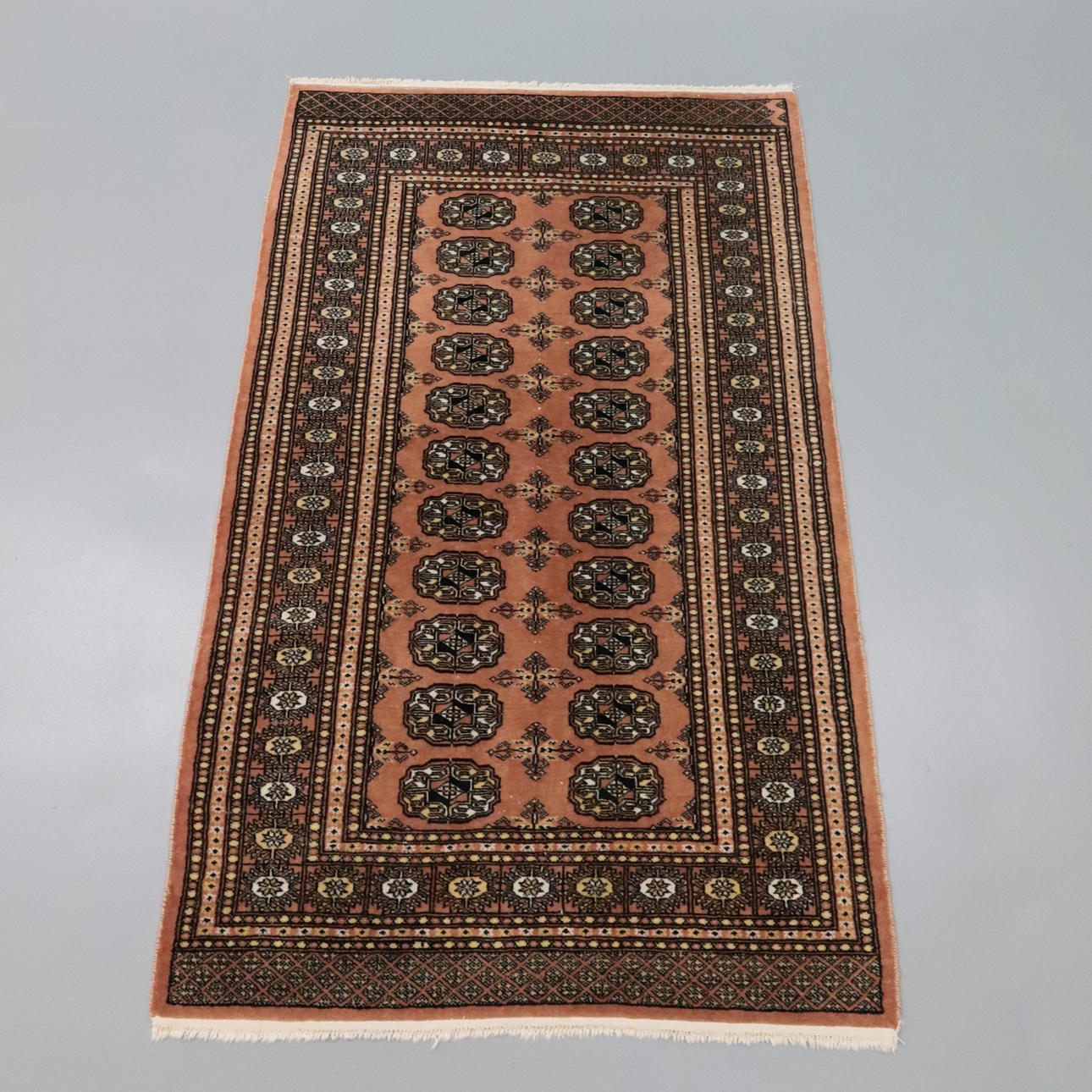 EN PAKISTANSK BOKHARA-MATTA.