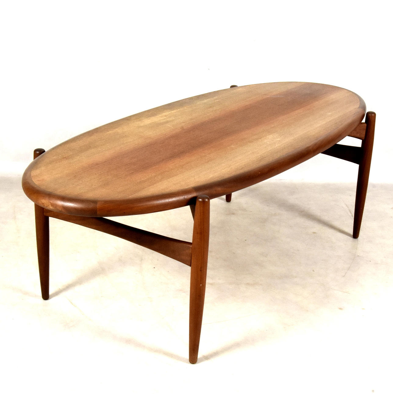 SOFFBORD, teak, ovalt, 1950/60-tal.