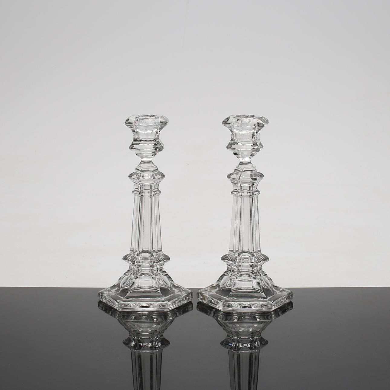 LJUSSTAKAR, 1 par, pressglas, 1900-tal.