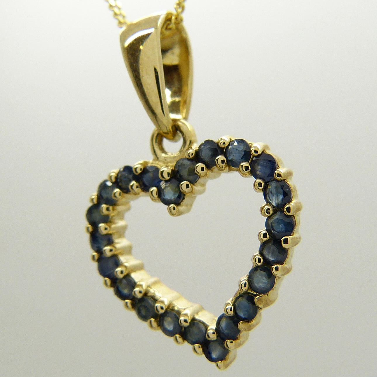 COLLAR CORAZÓN ZAFIRO Y ORO.