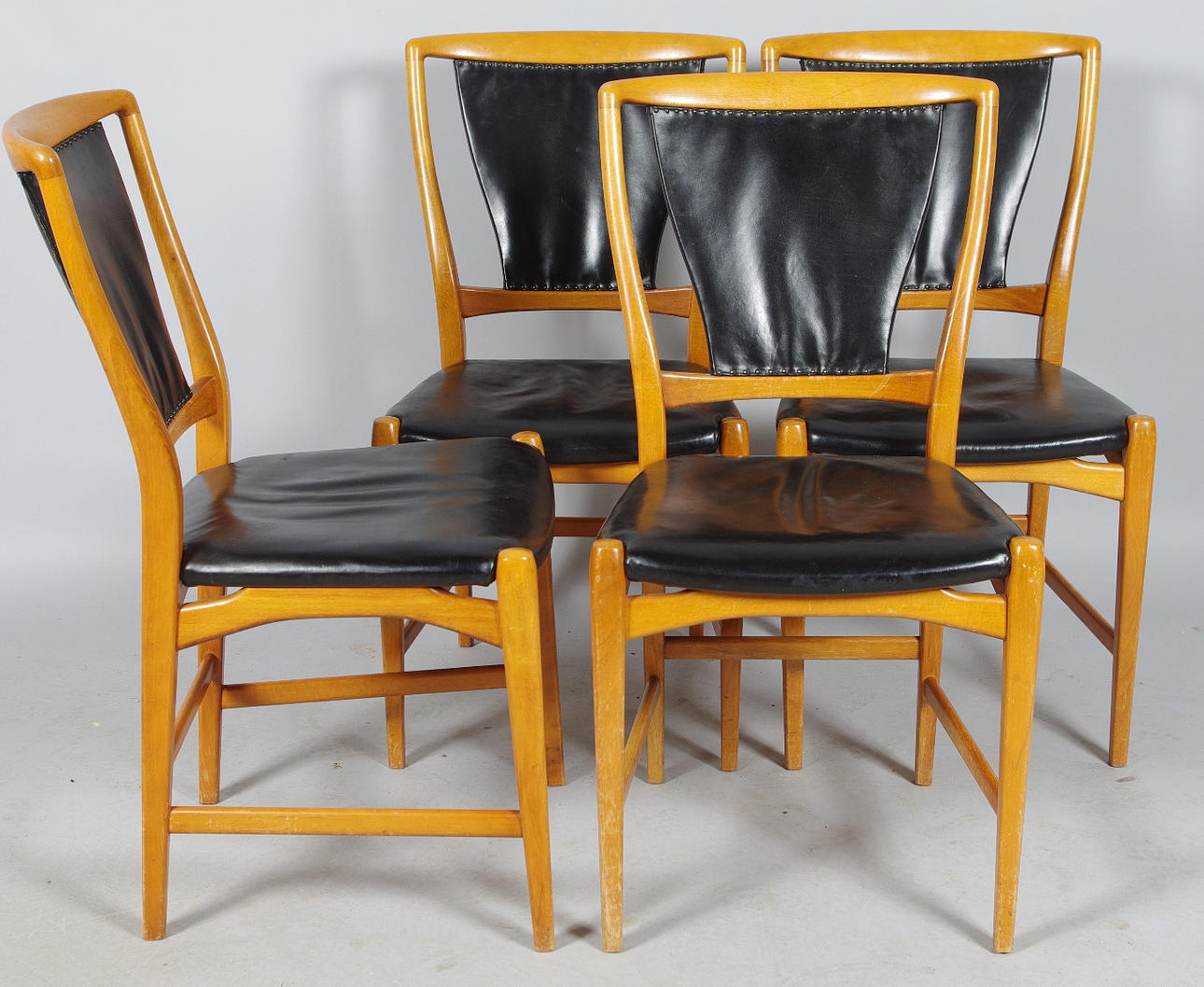 STOLAR, 4 stycken, skinnklädda sitsar och rygg, 1950/60-tal.