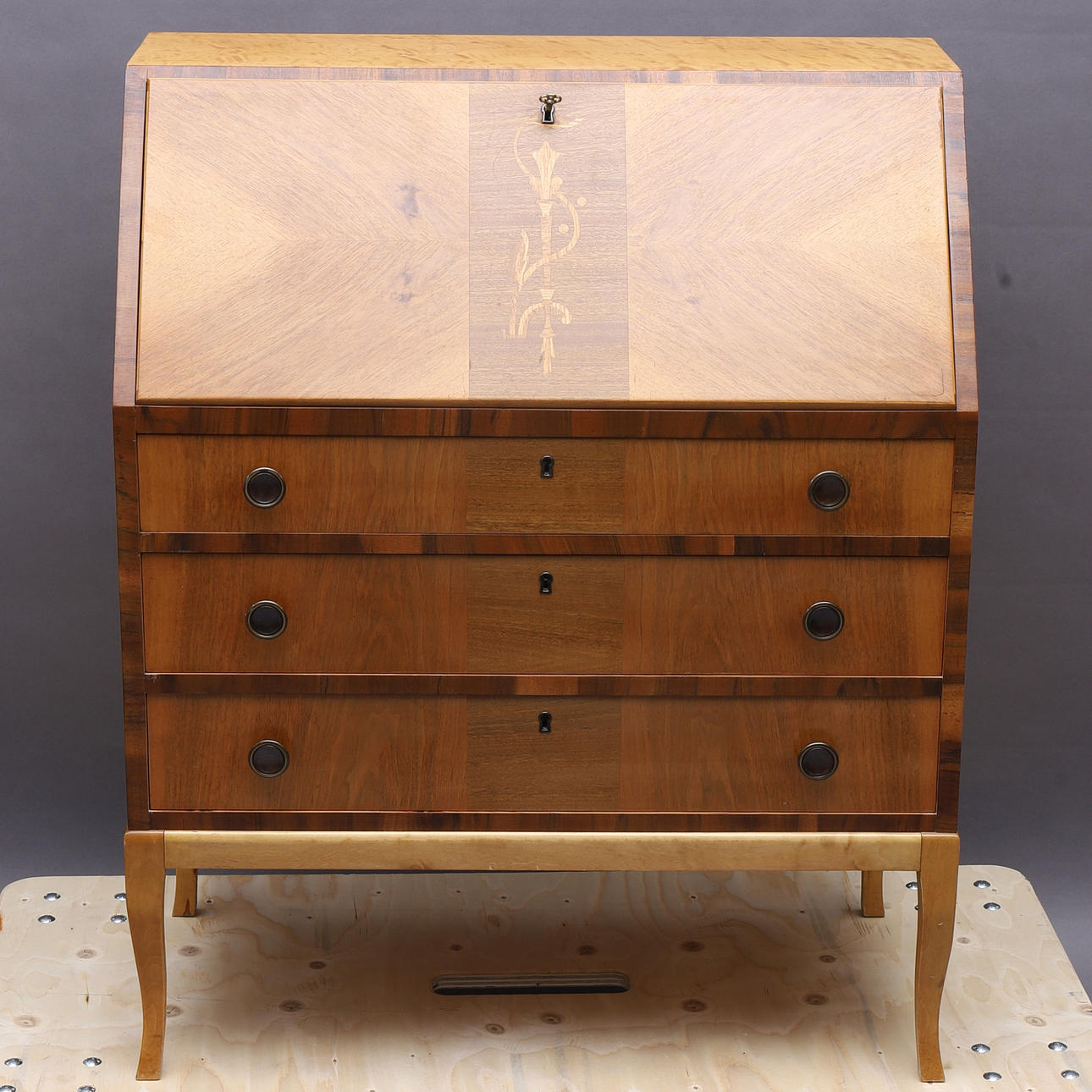 SEKRETÄR, Intarsien, 20. Jahrhundert.