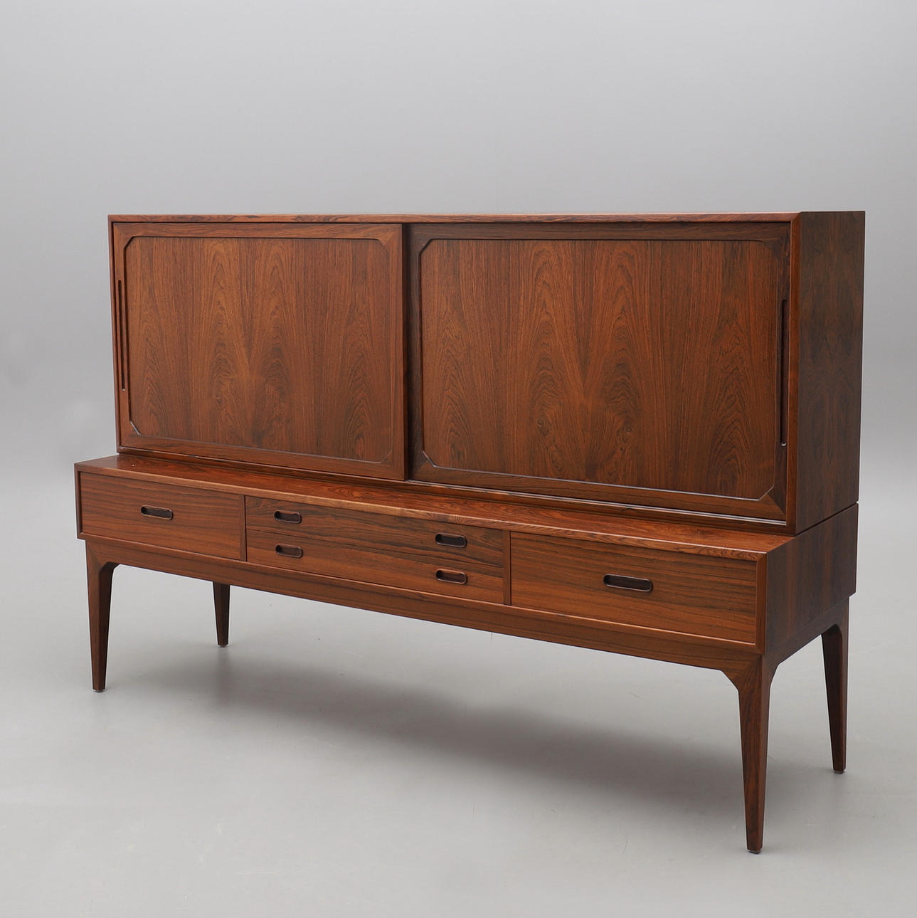 POUL HUNDEVAD. SIDEBOARD ON BONE STACK, ROSEWOOD, 1960s, DENMARK.