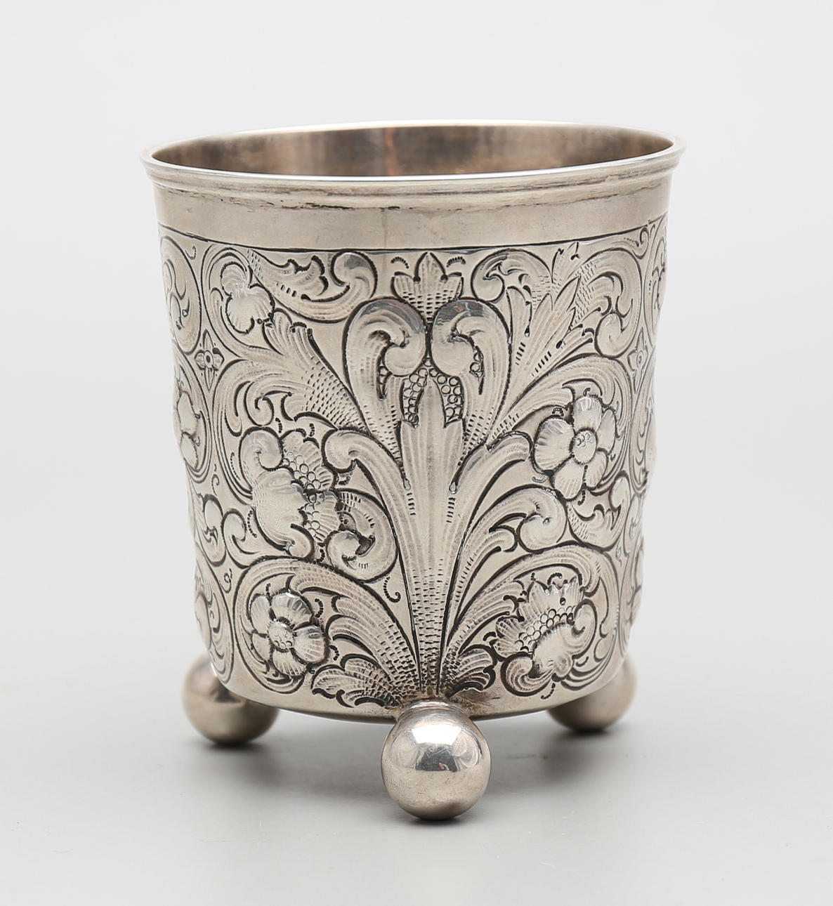 BÄGARE, på kulfötter, silver, 17/1800-tal, vikt ca 160 g.