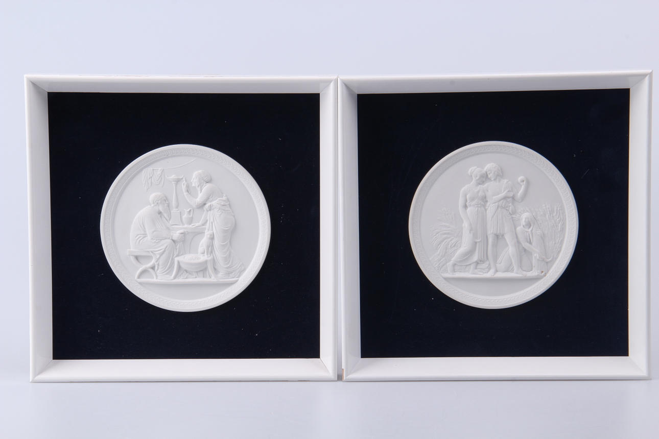 VÄGGRELIEFER, 2 st, efter Bertel Thorvaldsen, Royal Copenhagen.