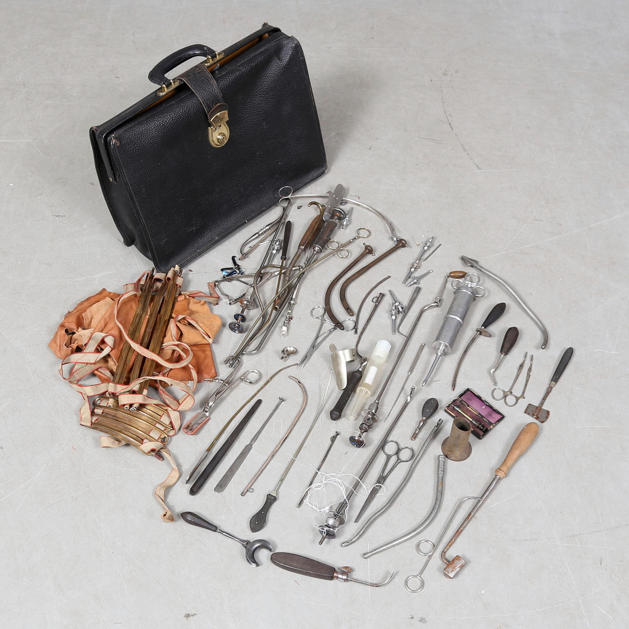 KIRURGINSTRUMENT, omkring 1900.