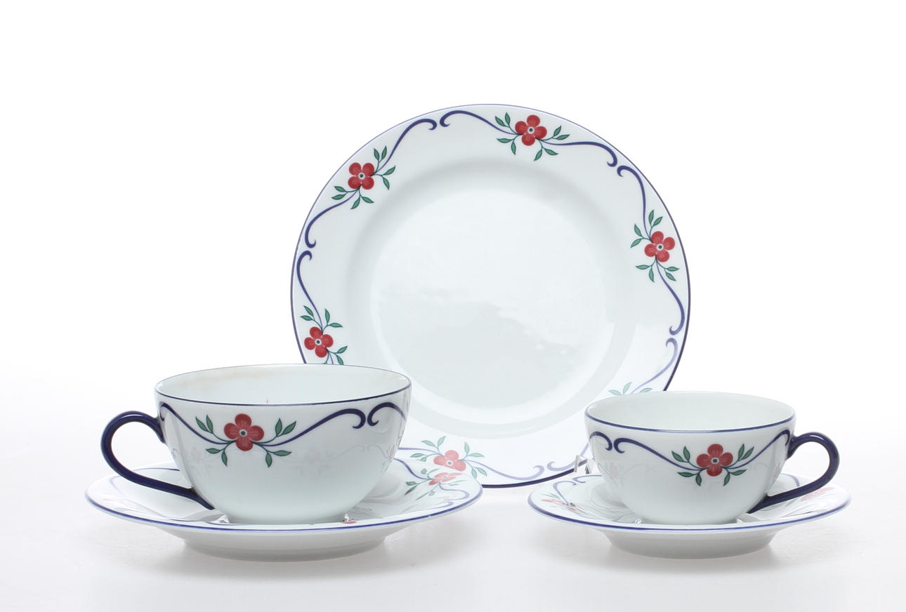 TE- OCH KAFFESERVISDELAR, 12 delar, "Sundborn", decor Pia Rönndahl, Rörstrand, tekoppar, kaffakoppar samt assietter.