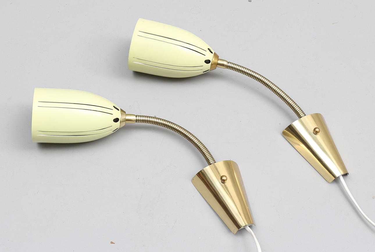 SÄNGLAMPOR, ett par, 1900-talets mitt.