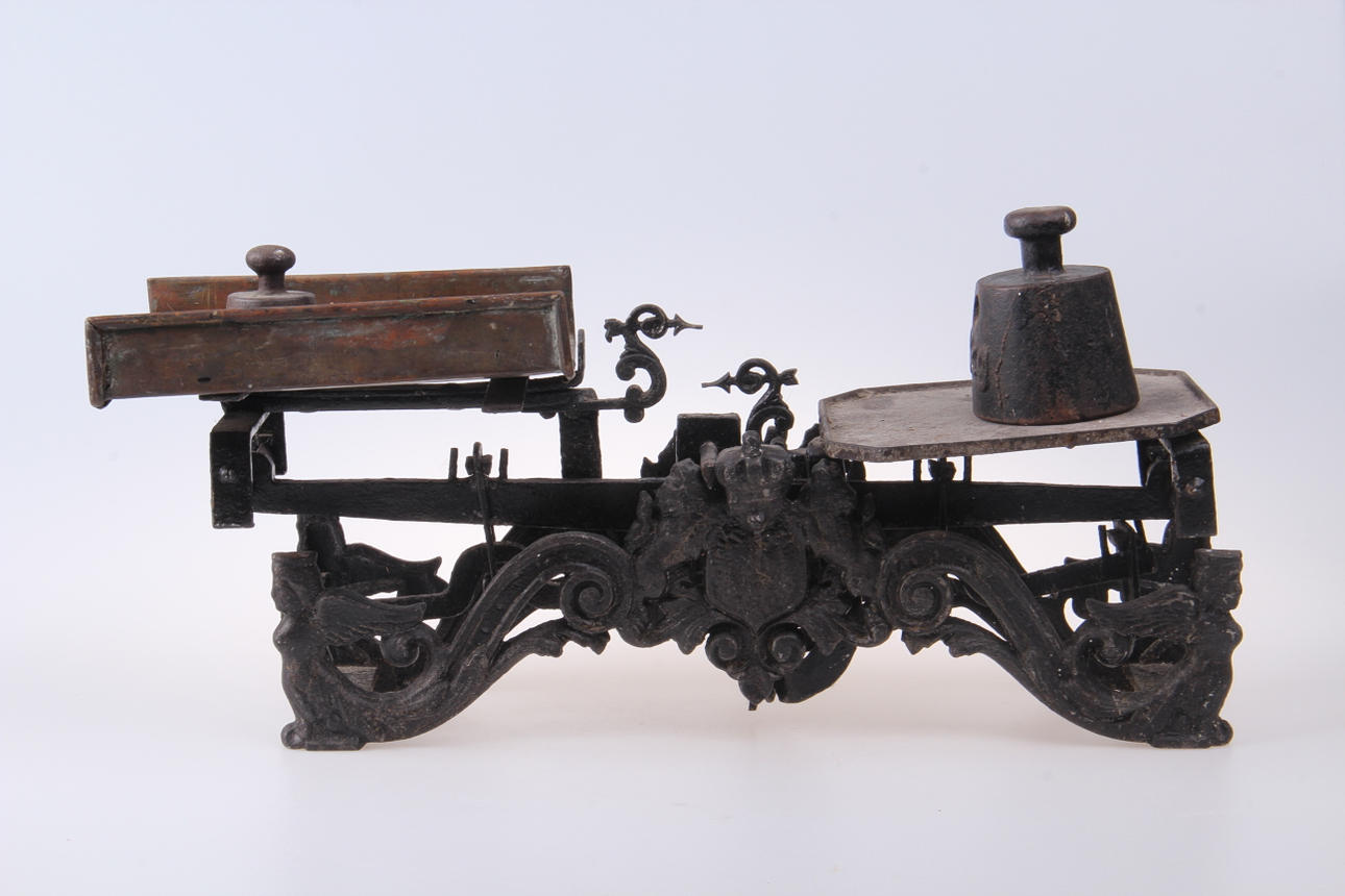 TORGVÅG, samt vikter, 3 delar, 1800/1900-tal.