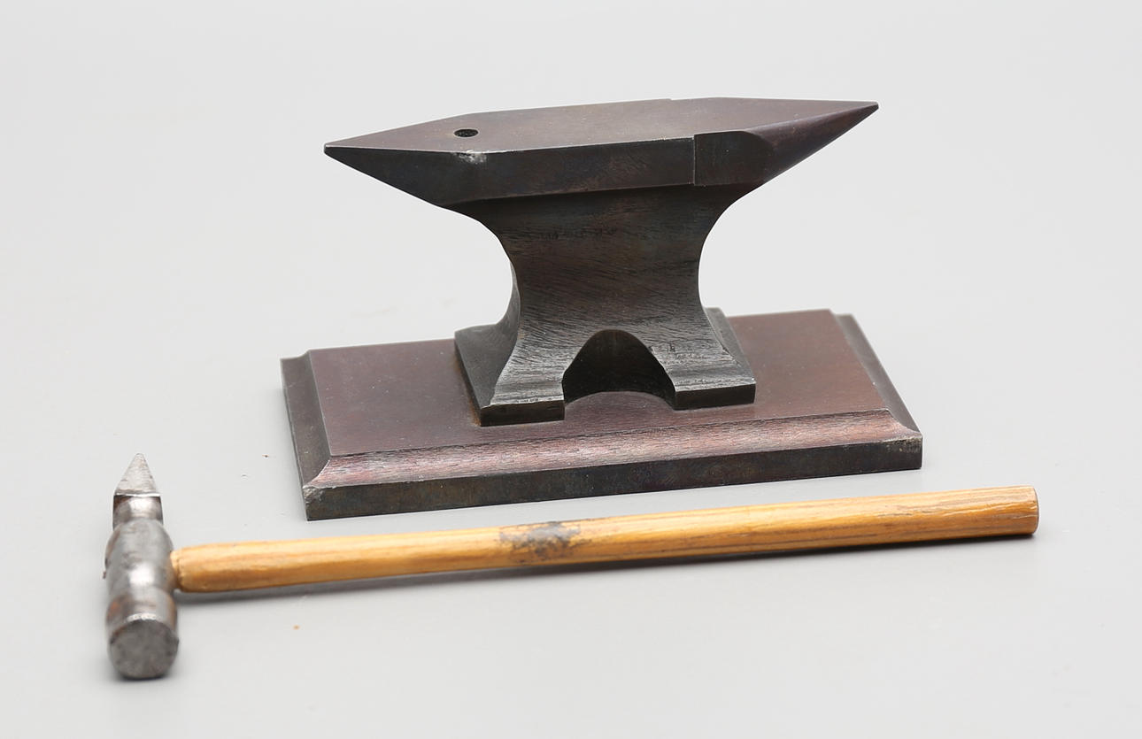 MINIATYRSTÄD samt HAMMARE.