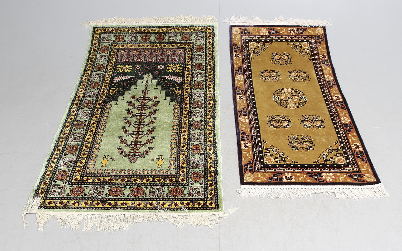 MATTOR, 2 st, silke och bomull, Kina, 1900-tal.