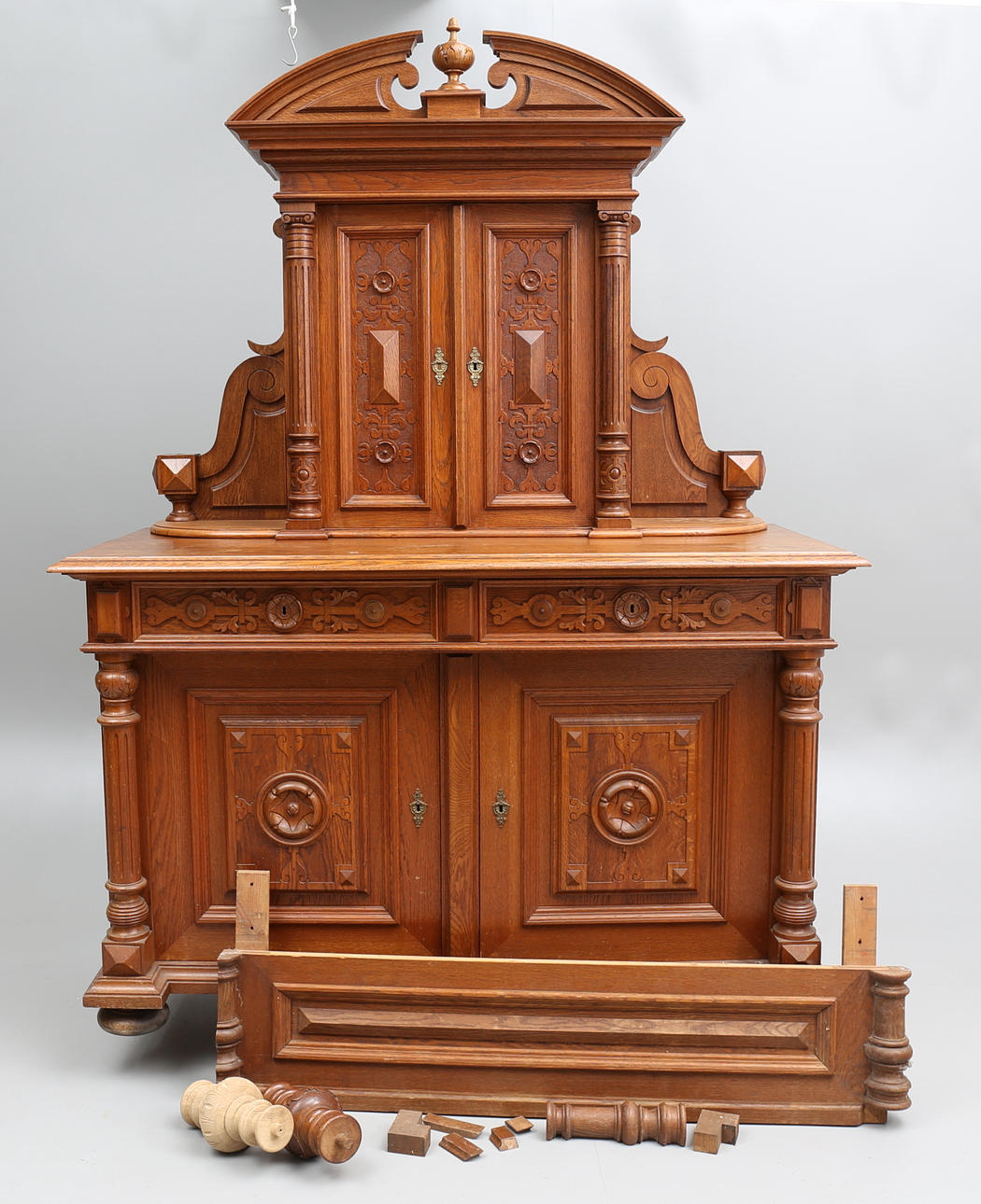 SKÅP, nyrenässans, 1800-talets slut.