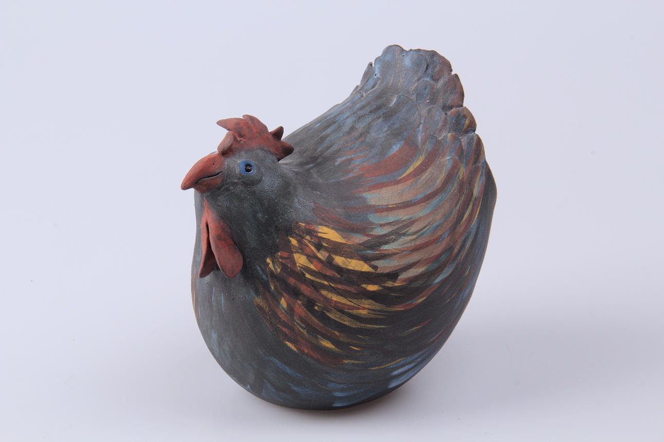 DAGMAR ÄNGGÅRD. Skulptur, stengods, höna, signerad DÄ.