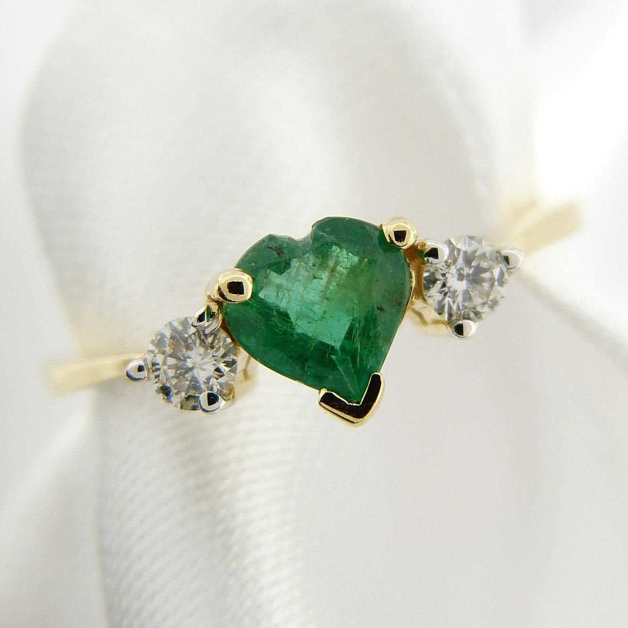 SMARAGD HJÄRTA & DIAMANT RING.