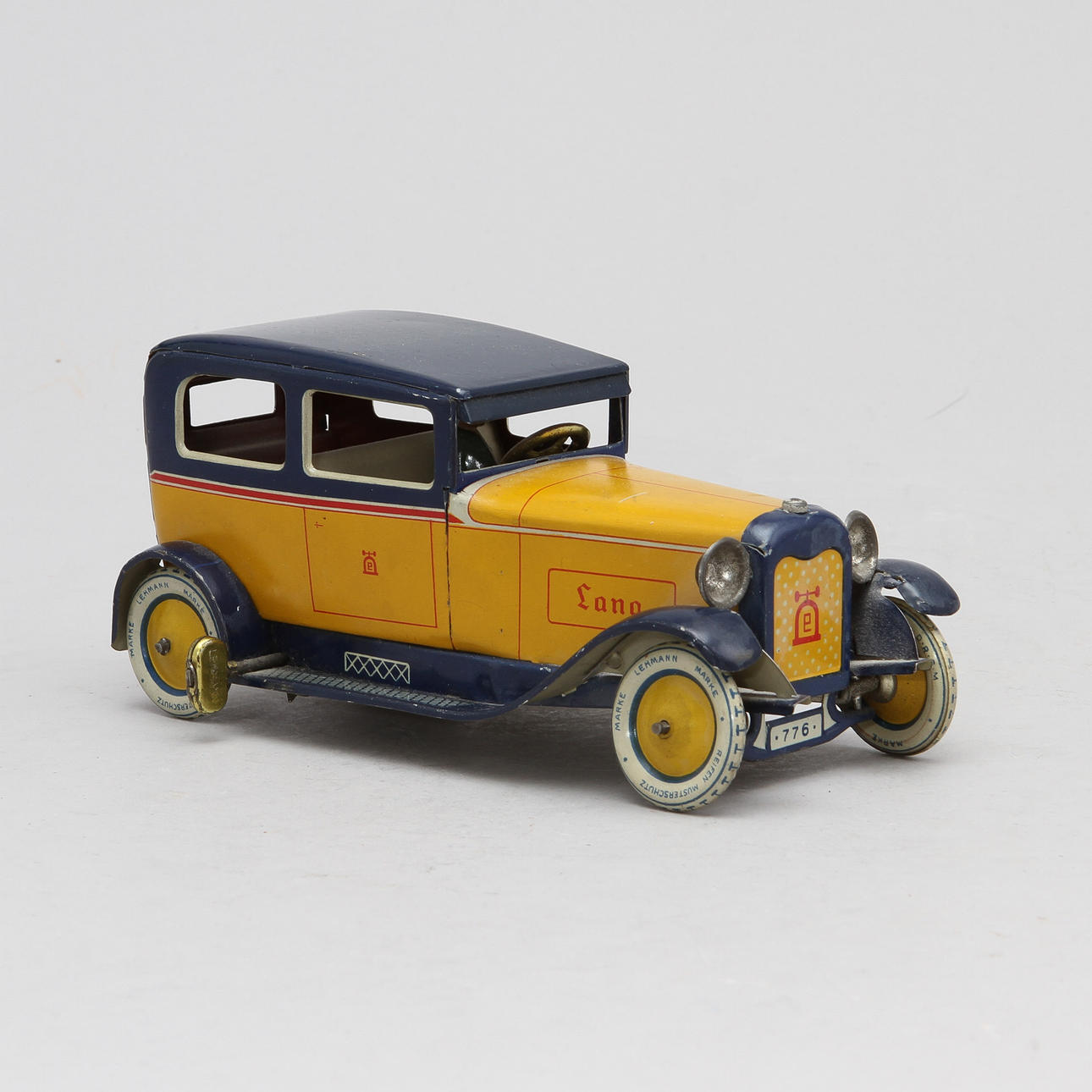 LEKSAKSBIL LANA 776, litograferad plåt i blått och gult, Lehmann Tyskland.