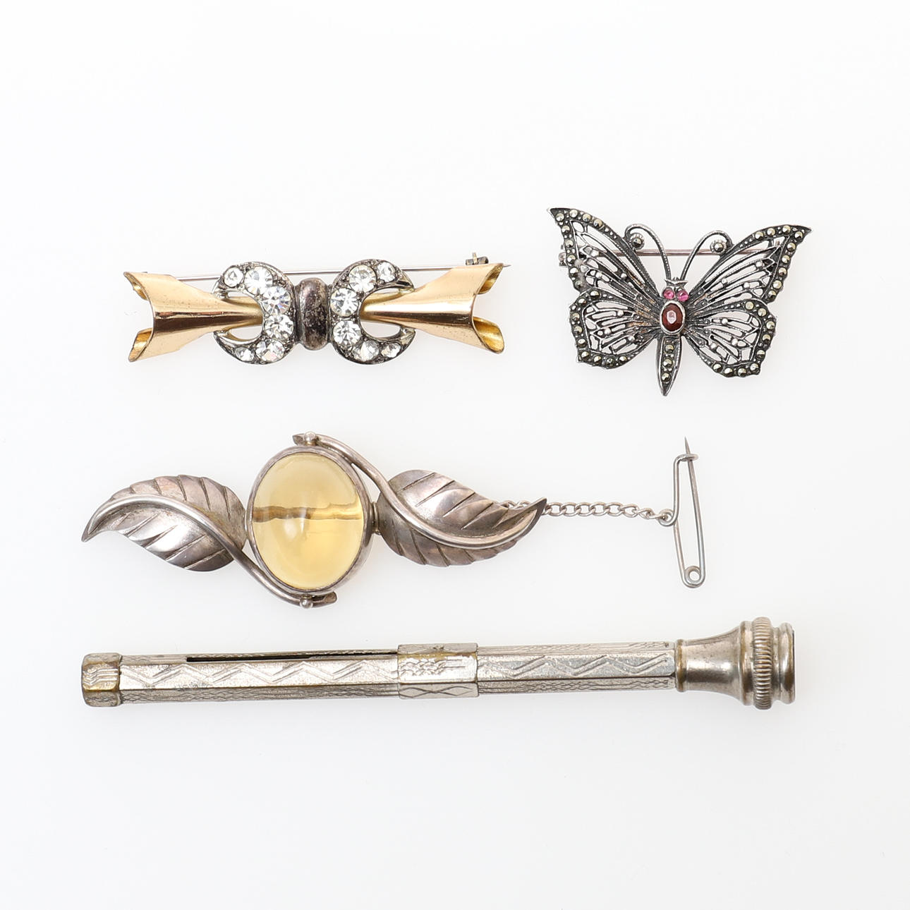 UN BROCHE DE MARIPOSA.