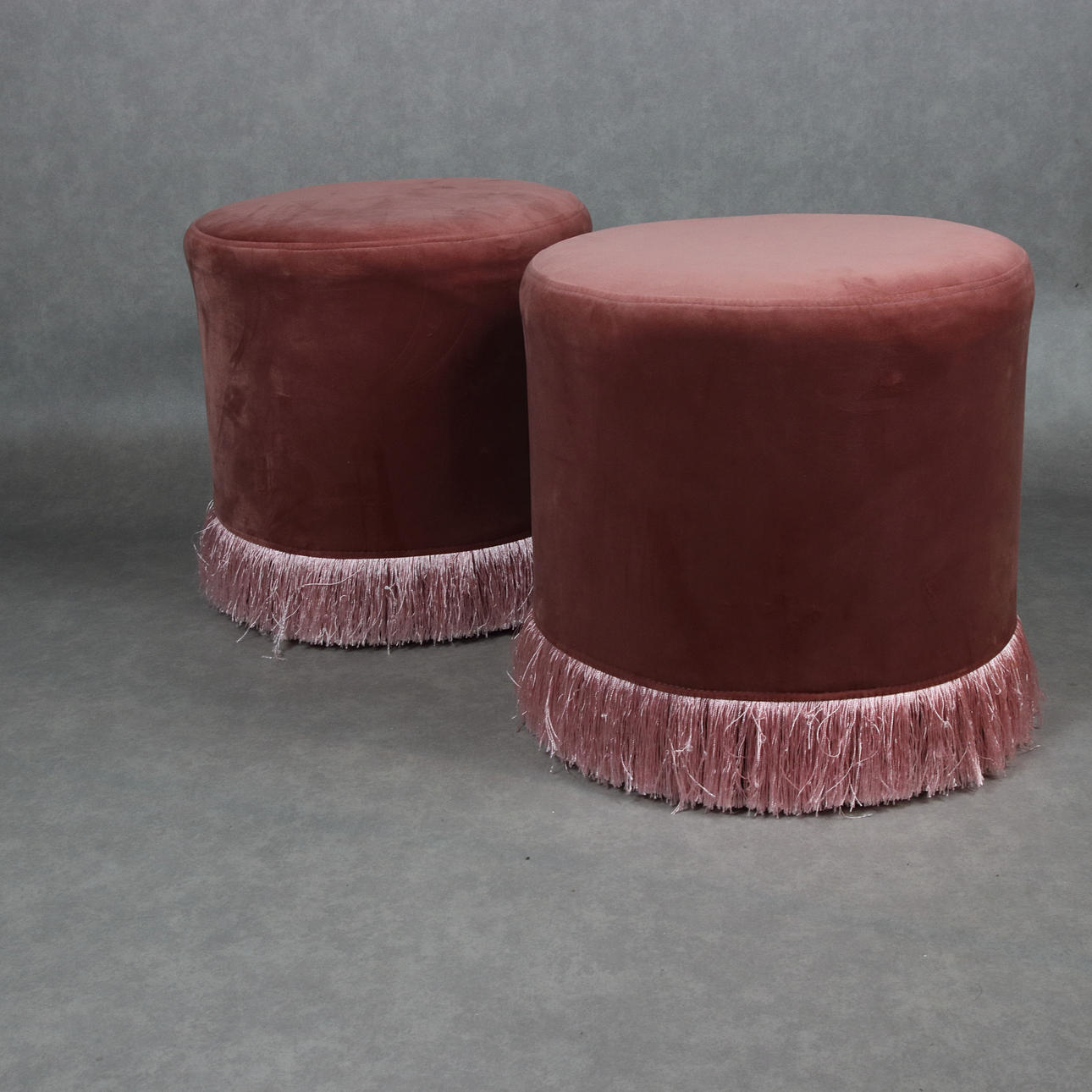 PUFF, par, terciopelo con flecos, contemporáneo.