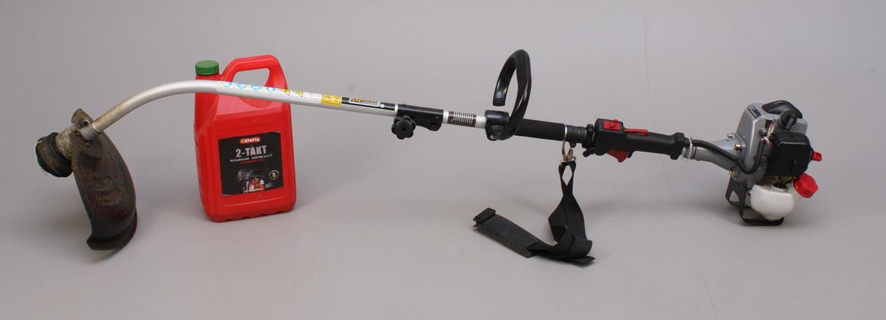 GRÄSTRIMMER, bensindriven, 25,4 cm³.