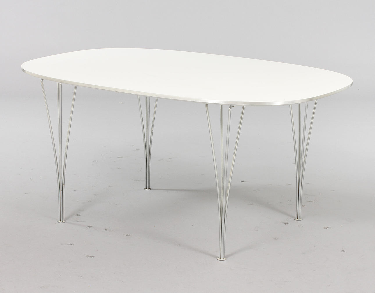 BORD "SUPERELLIPS". Piet Hein och Bruno Mathsson för Fritz Hansen, Danmark.