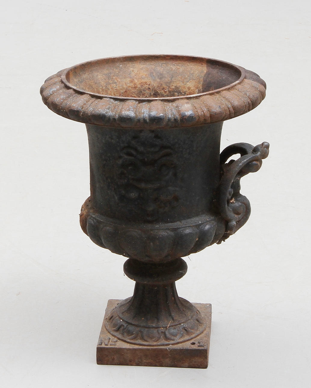 TRÄDGÅRDSURNA, gjutjärn, 1900-tal.