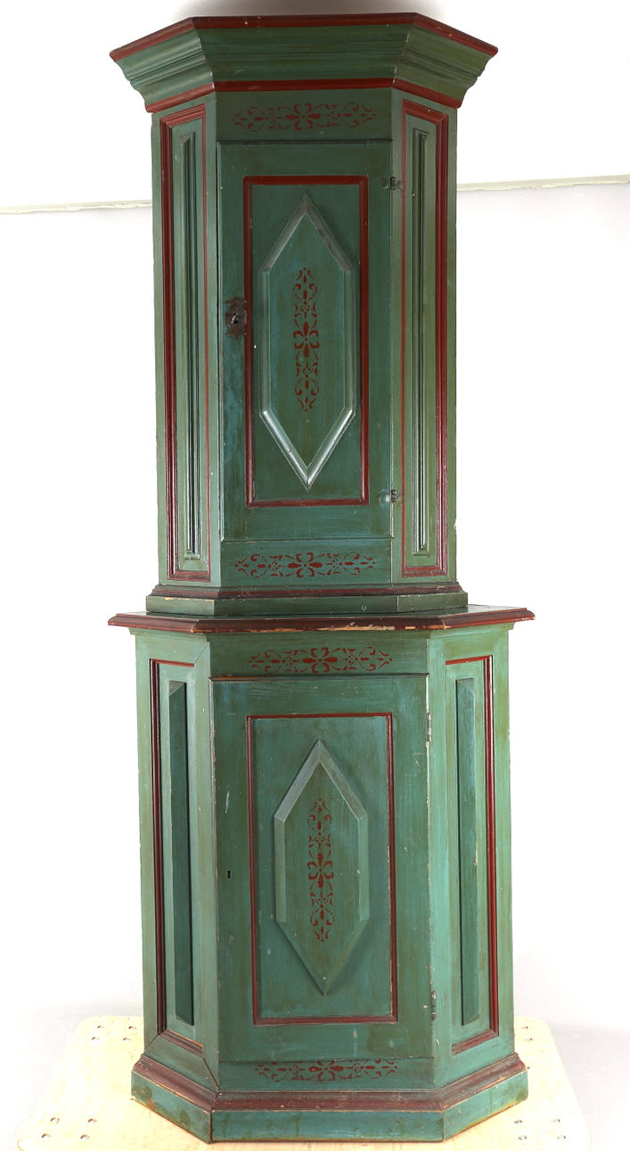 HÖRNSKÅP, Allmoge, barock, 17/1800-tal.