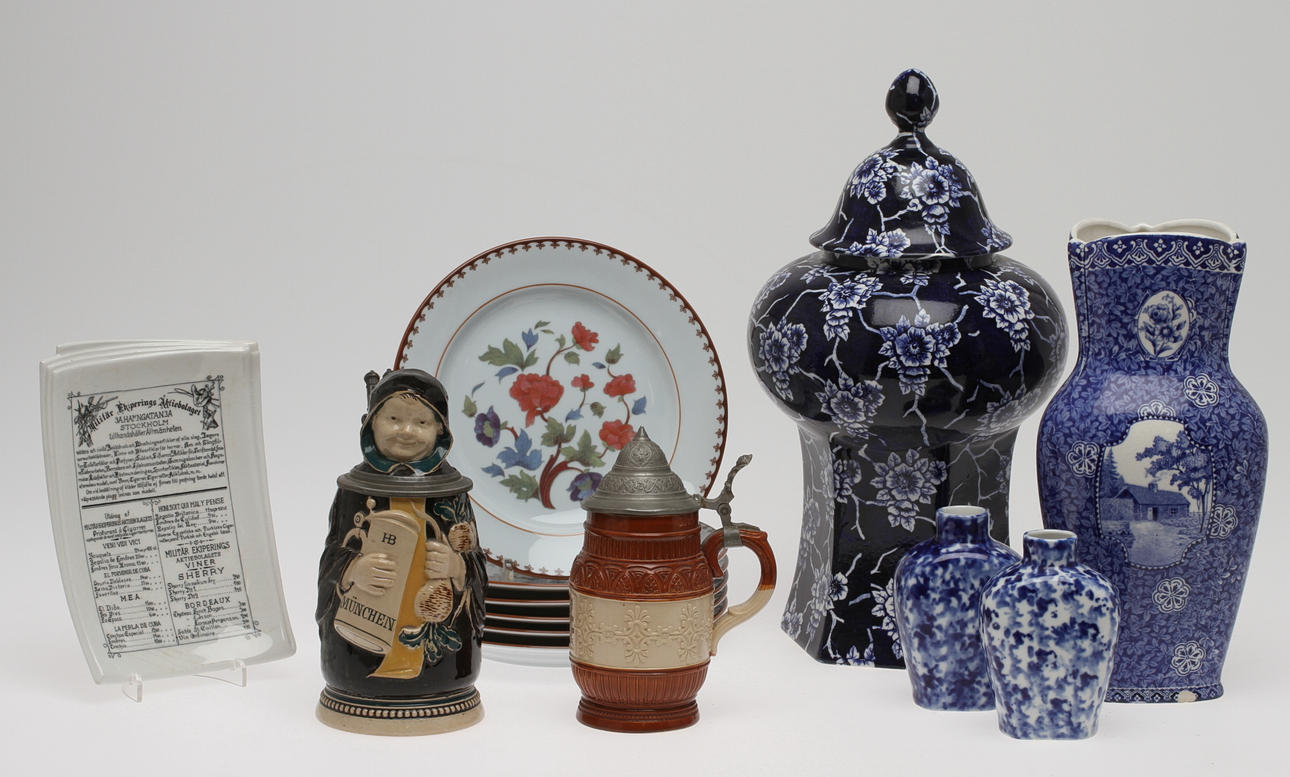 PARTI KERAMIK, 13 delar, Bland annat vaser, ölstop med mera. Mestadels Rörstrand. 1800/1900-tal.
