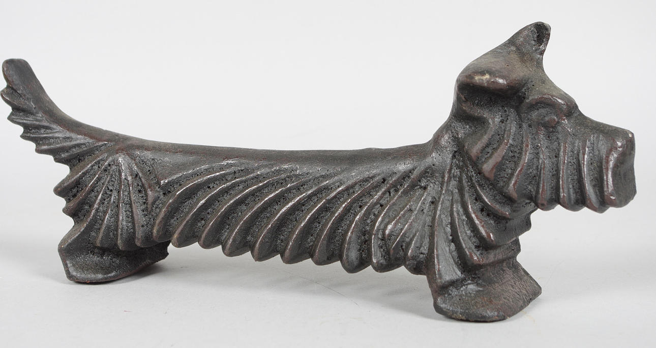 ELDHUND, gjutjärn, samtida.