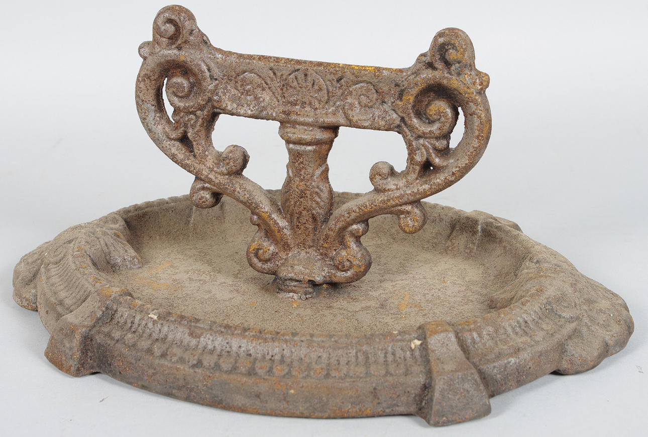 FOTSKRAPA, gjutjärn, samtida.