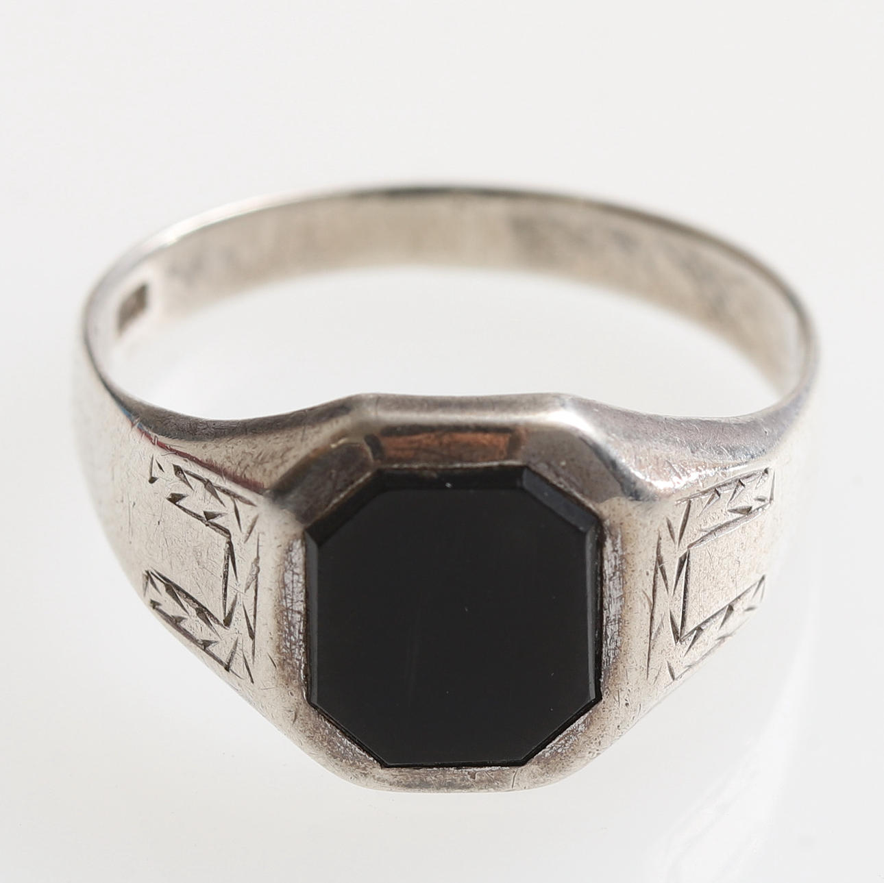 Anillo de sello, plata y onix negro.
