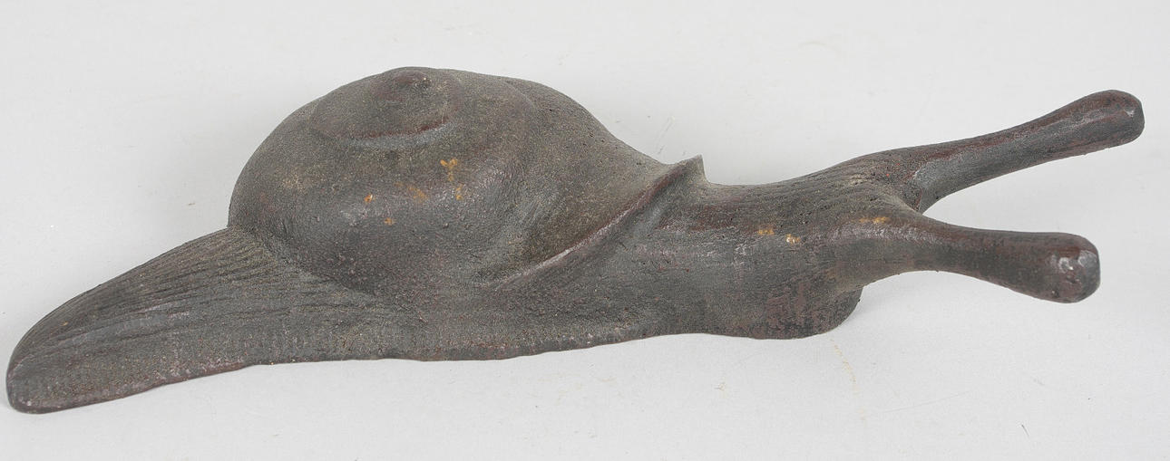 STÖVELKNEKT i form av snigel, gjutjärn, samtida.