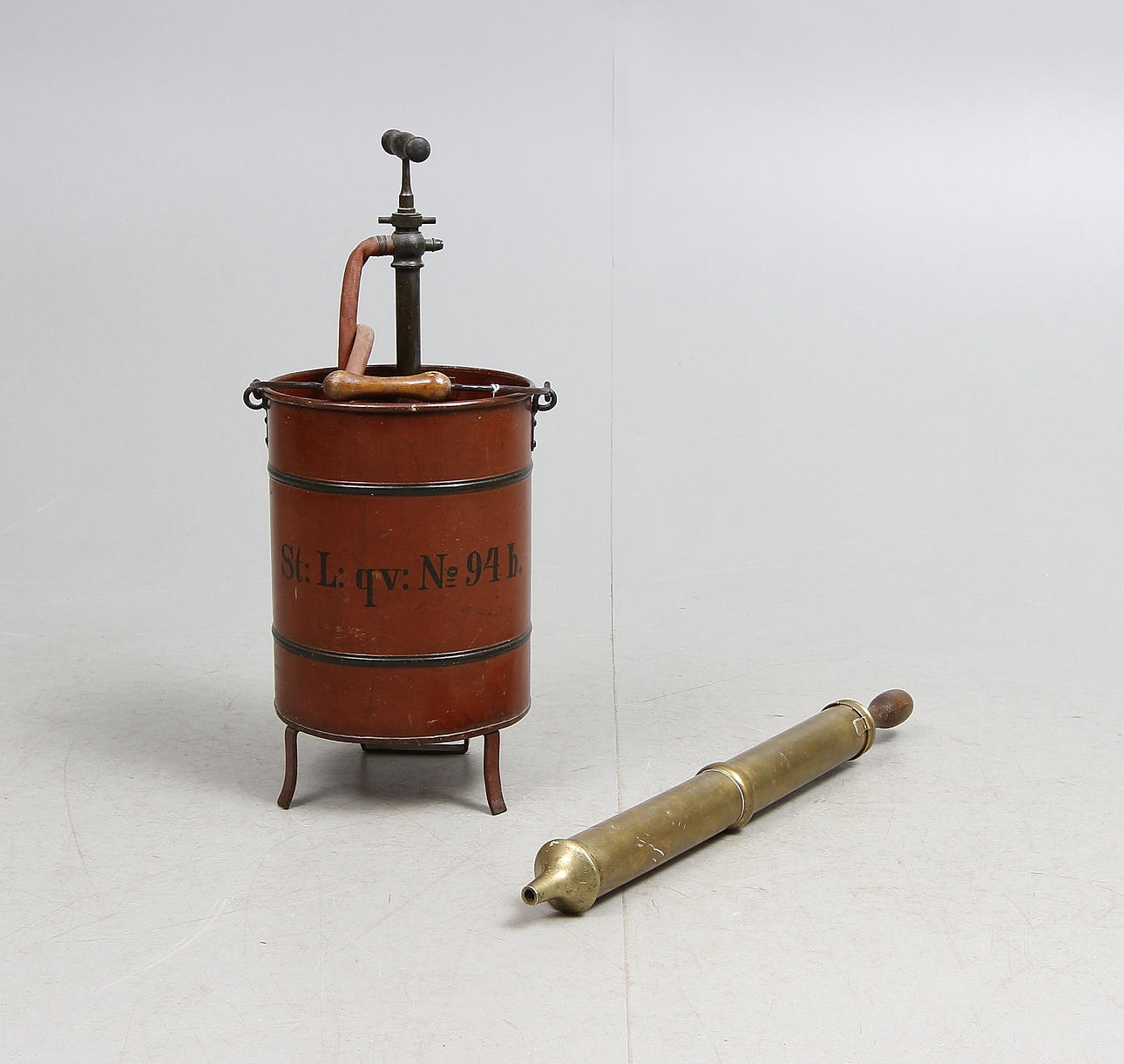 BRANDSPRUTOR, st, bl.a. mässing, Skultuna, 1900-tal.