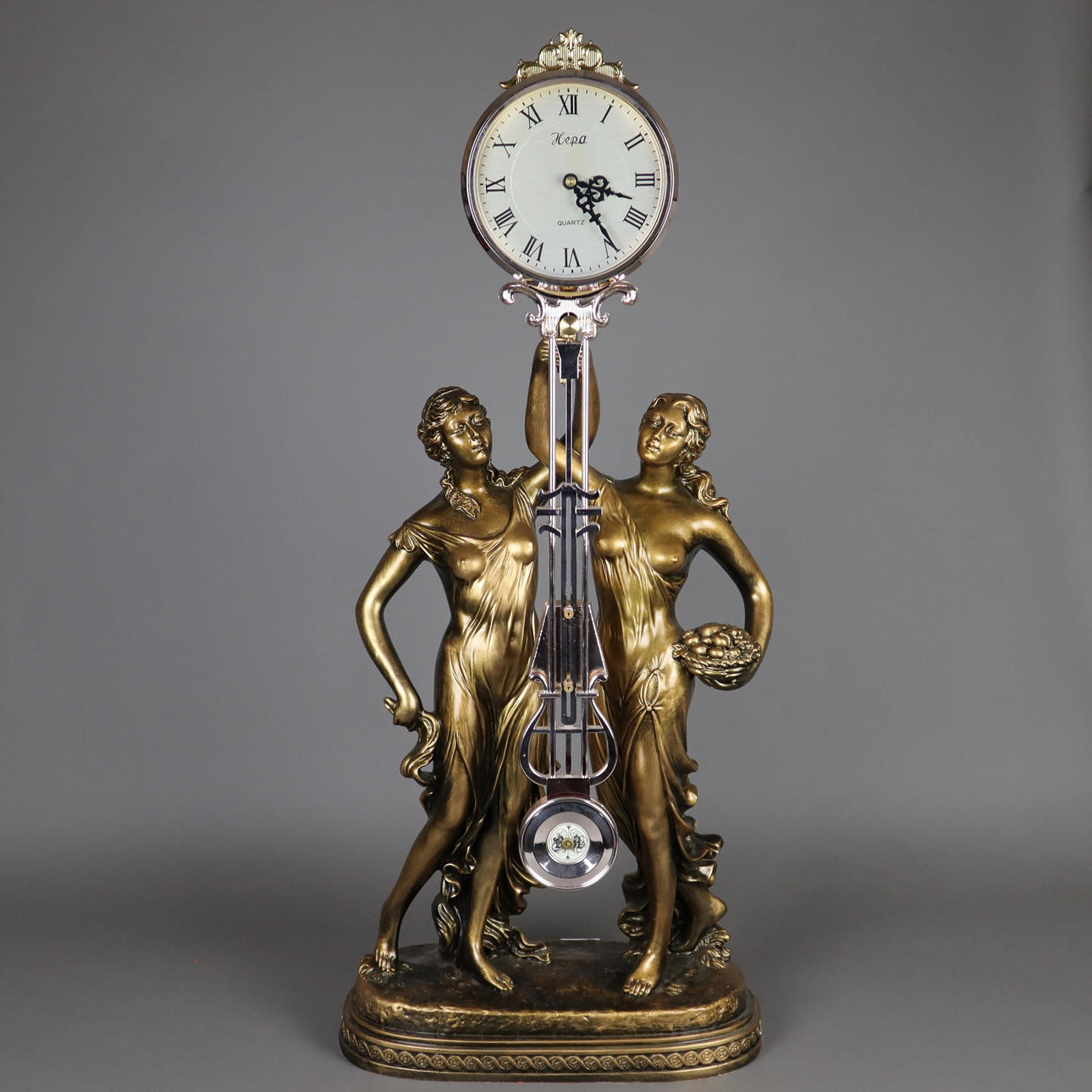 --FIGURENUHR in Bronze-Optik.